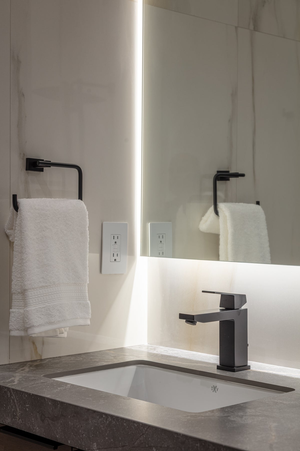 Halo Native by Design™ Lighted Mirror
